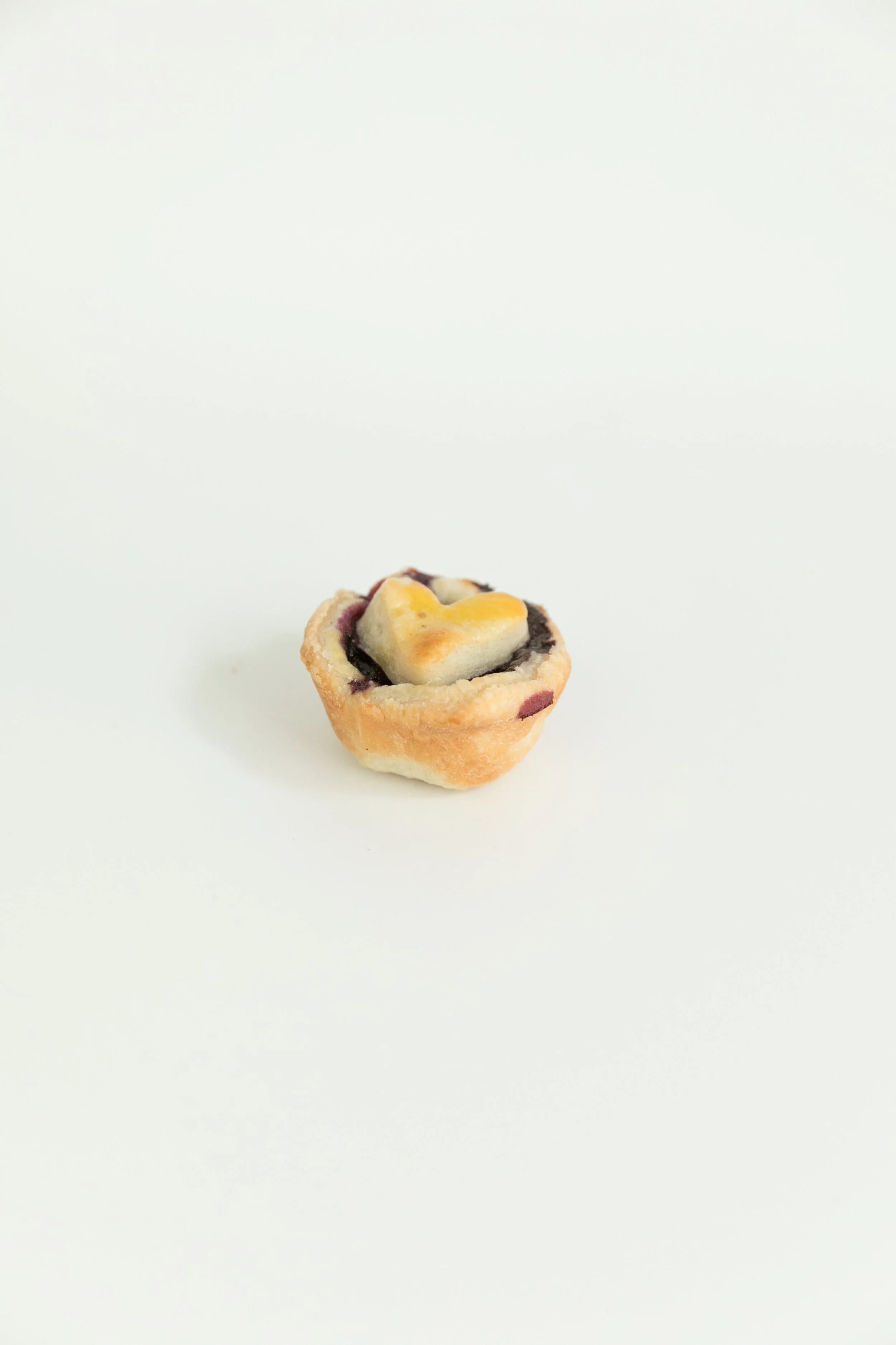  mini mini blueberry pie with heart top 