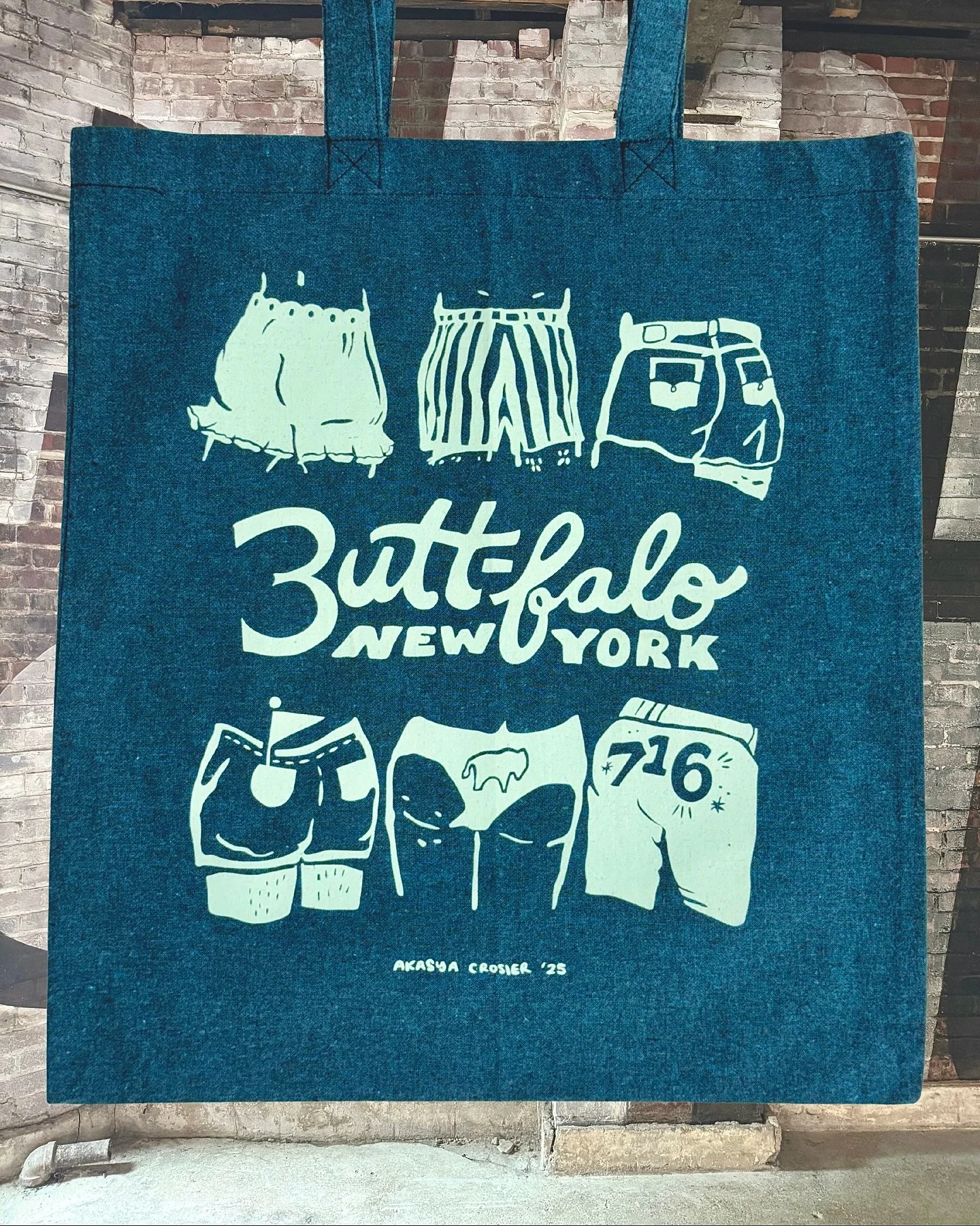 A couple fanny prints for @akasyac 😀

#screenprinter #screenprinted #screenprinting #printshop #buffalo #buffalove #printlife #totebagcustom #tshirt