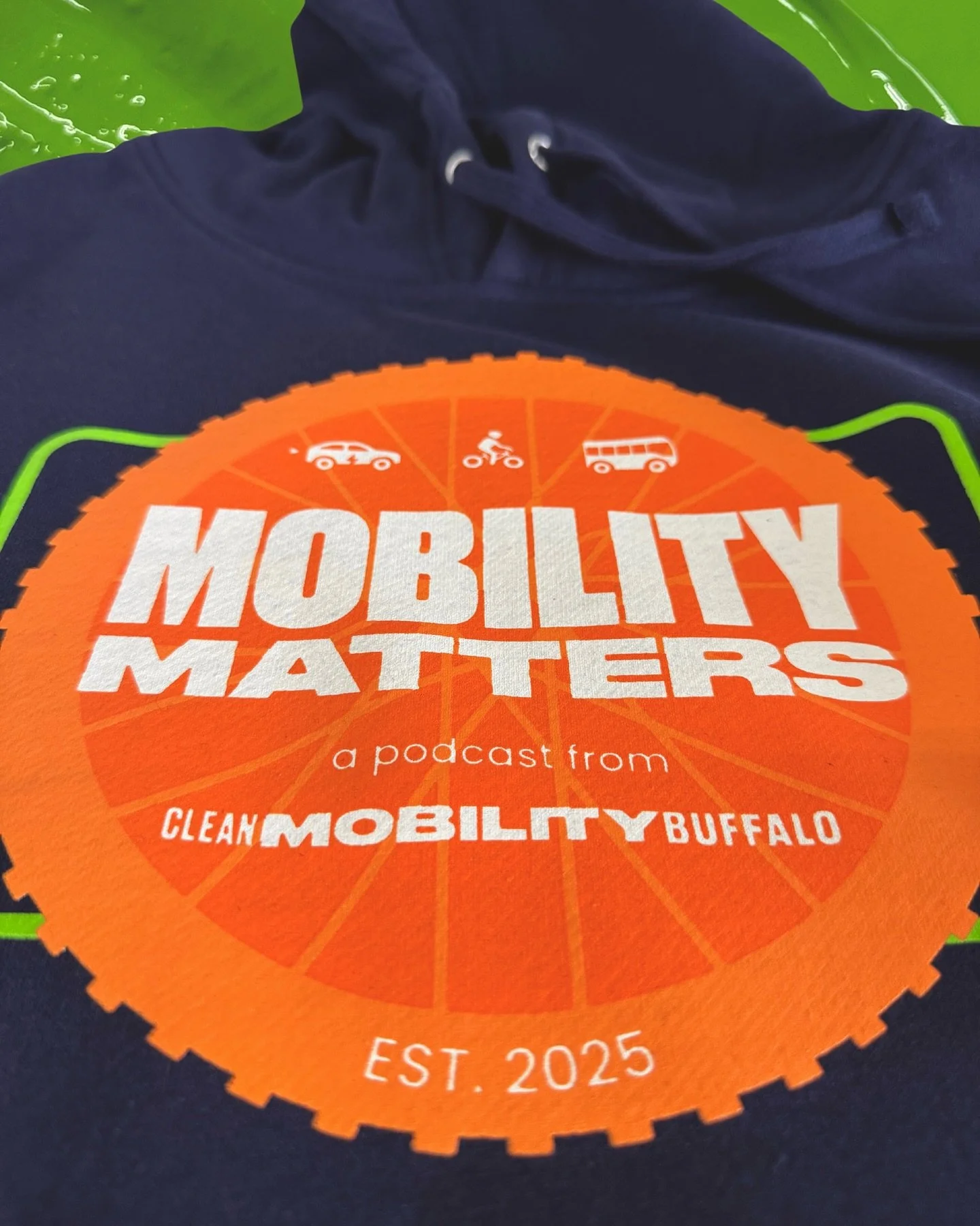 Orange you thankful for green mobility? See the last slide to read about whats going on with @cleanmobilitybuffalo @clementinegoldgroup and @jamilcrews next week! 🔋🚲🍊

#screenprinter #screenprinted #buffalo #buffalony #cleanmobilitybuffalo #cleanm