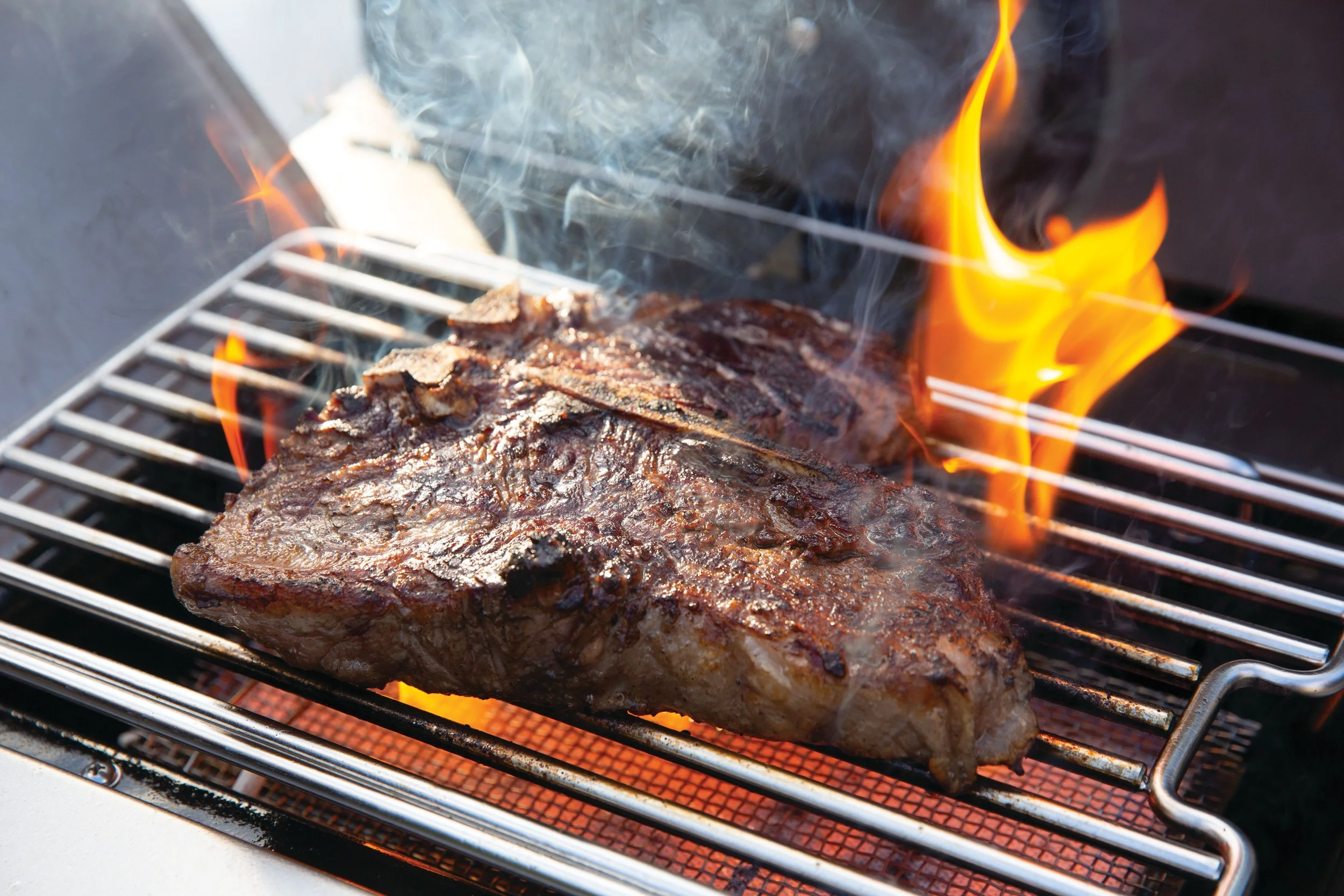 Original JPG-Prestige-Pro665-3-Detail-Infrared Side Burner-Steak with Flames.jpg