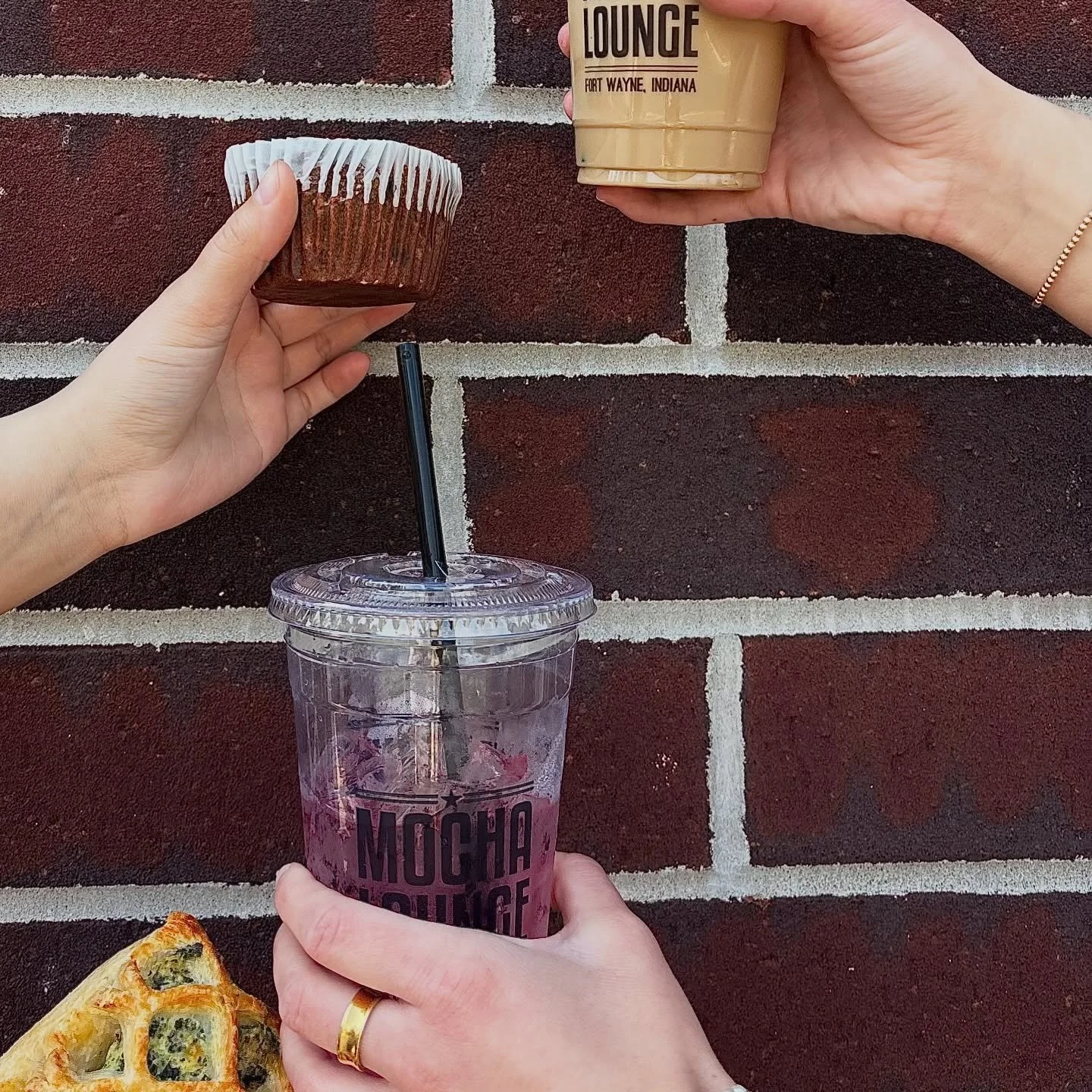 just a little treat run 🫶🏼☕️🥐

#mochalounge #drinklocal #fortwayne