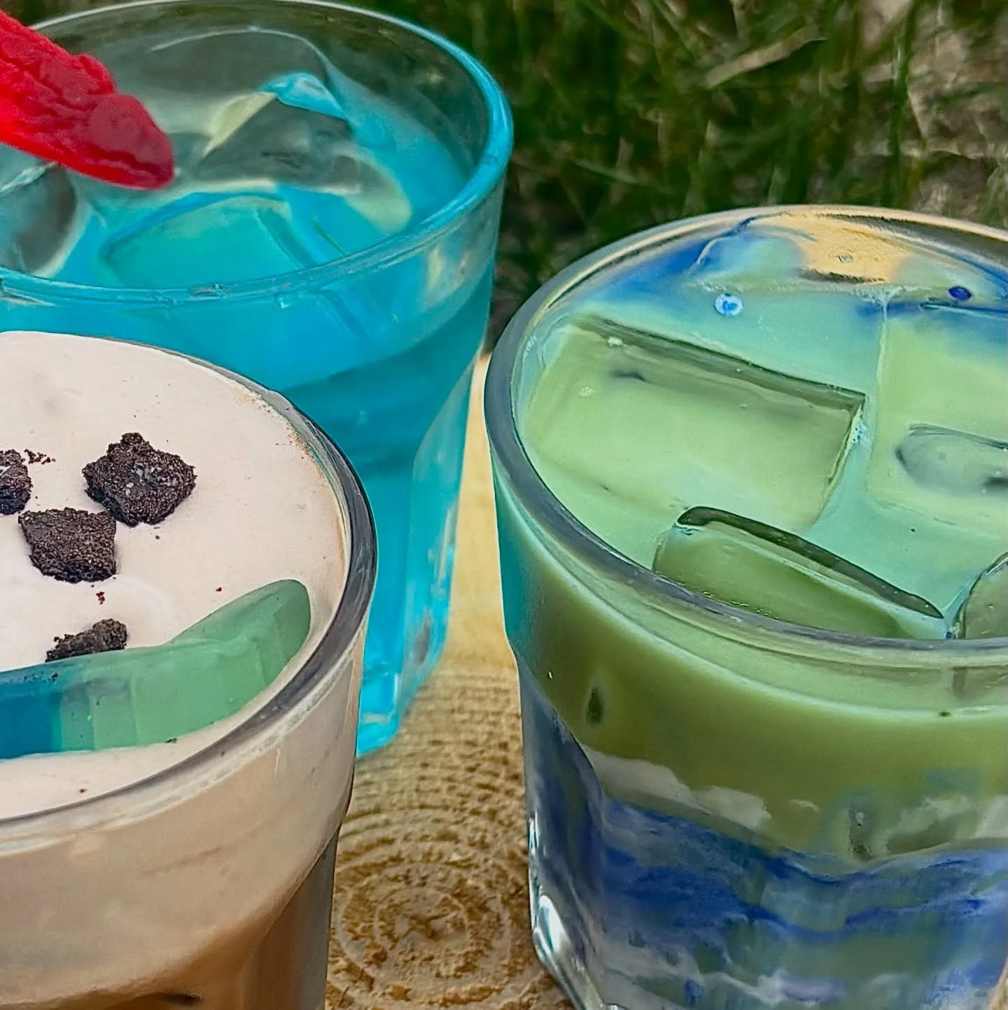 3 BRAND NEW specialty drinks next week 🤭🤭 Stay tuned 🌍 Any guesses ?? 

#earthday #mochalounge #coffeeshop #fortwayne