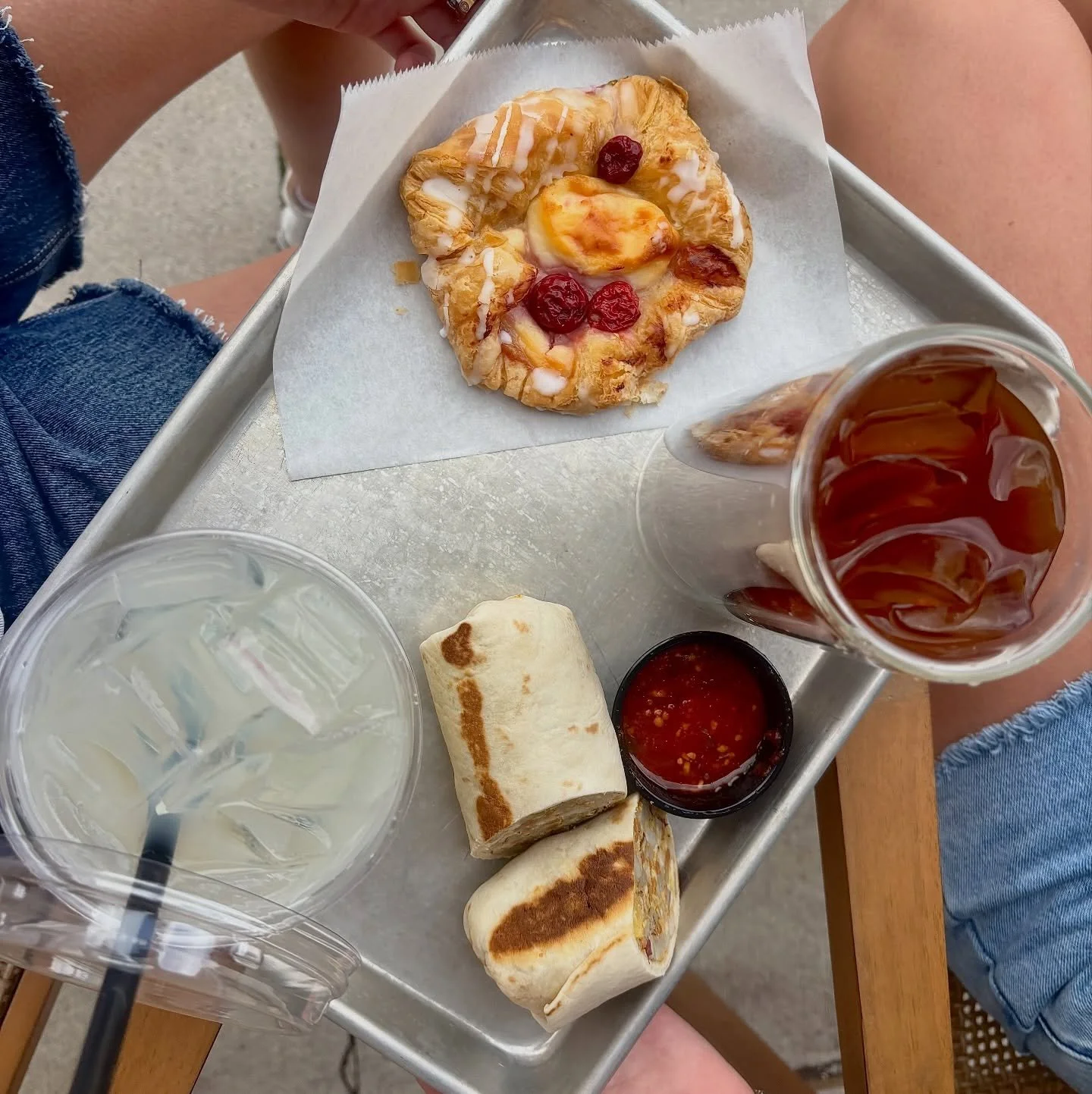 can we talk about how lovely it is in Fort Wayne today????? like wow. 🤩 definitely the perfect day to have a little lunch date 🤭🤭🤭