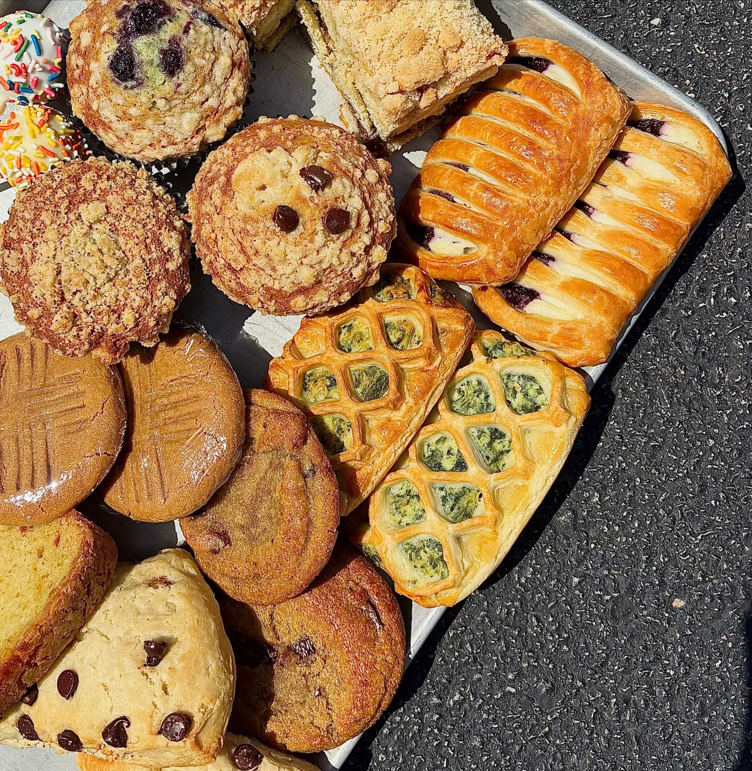 this is what &ldquo;just stopping in&rdquo; turns into

#fortwaynefood #fwcoffee #coffeeshopvibes #pastrycase #bakedgoods
