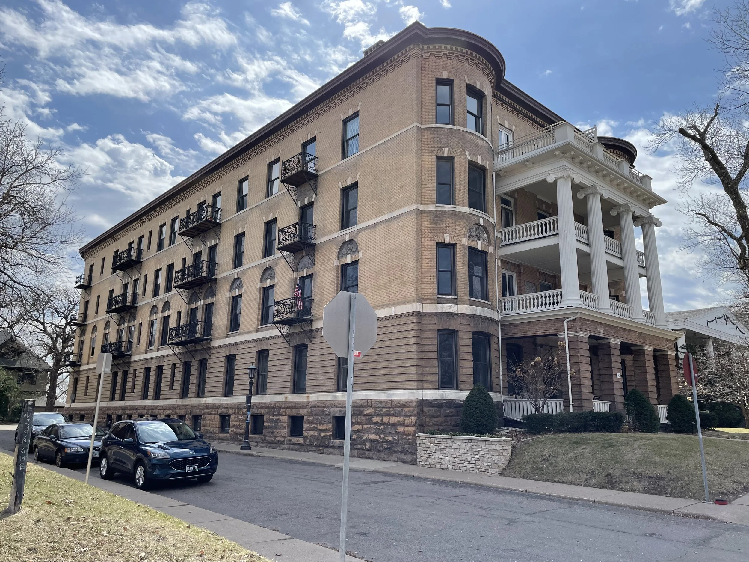 Summit Avenue Apartments