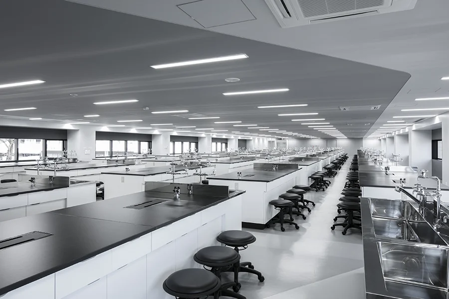 Hitoshi Abe B21 SS Tokyo - 03.jpg