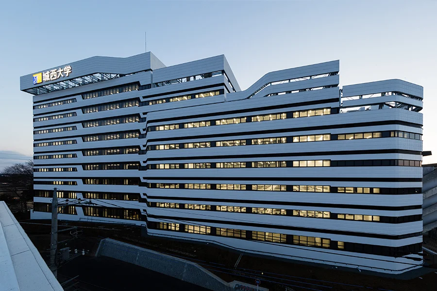 Hitoshi Abe B21 SS Tokyo - 02.jpg