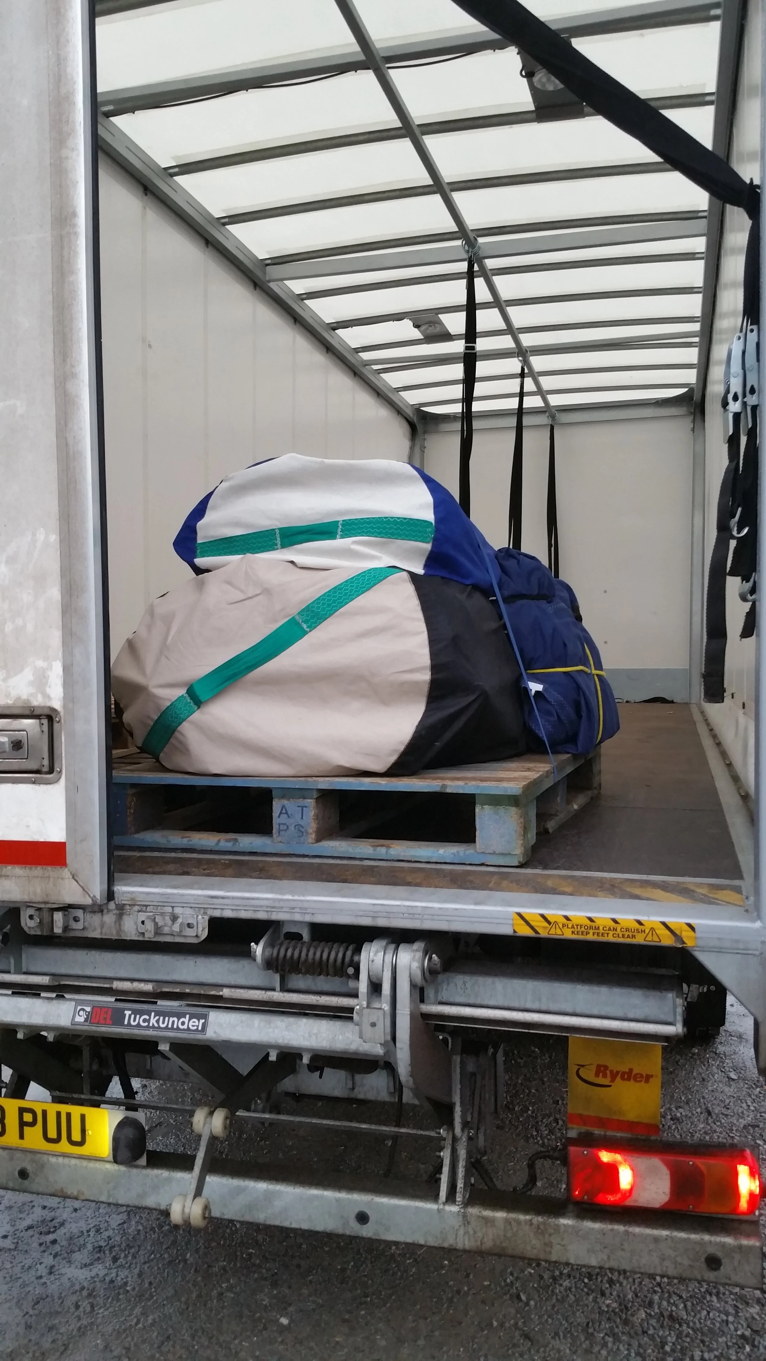 Big Sails - Big Lorry