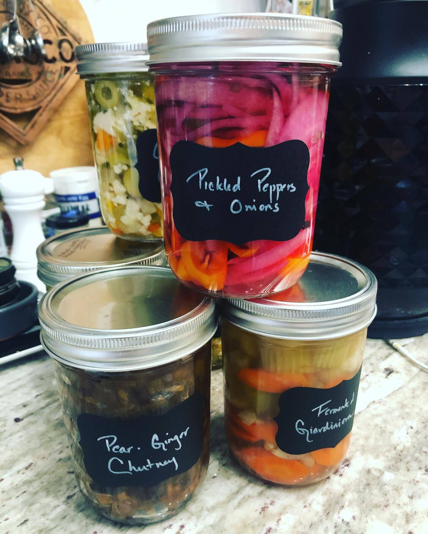 I'm looking at you @flossiearend...
.
.
.
#fermentation #fermentedfoods #wellness #eathealthy #guthealth