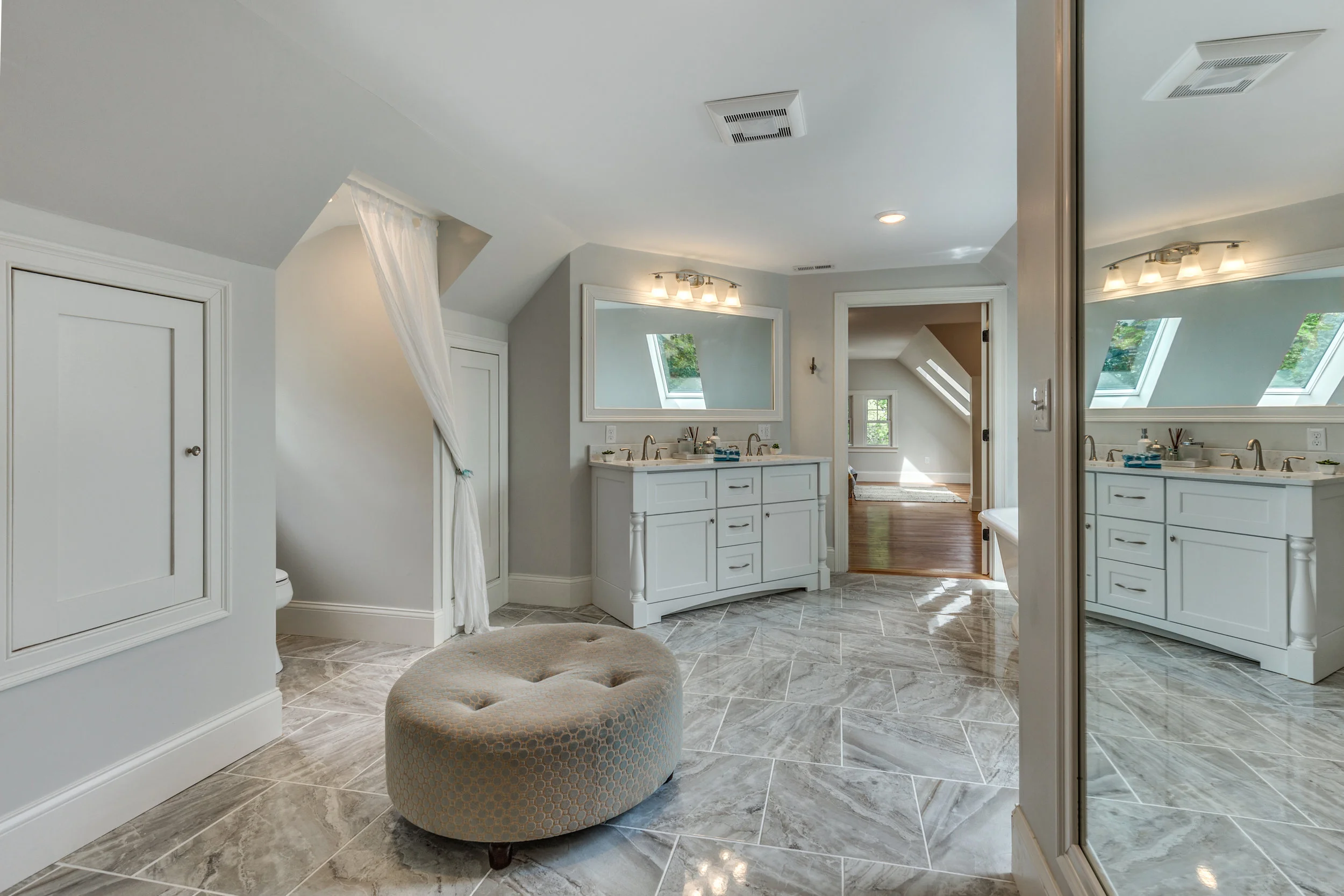 31_Bathroom-6.jpg