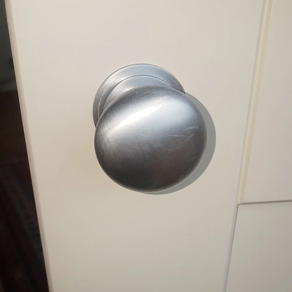 LeeReeve-Kitchen-Painter-Cork-Ireland-Munster-DoorknobAfter.jpg