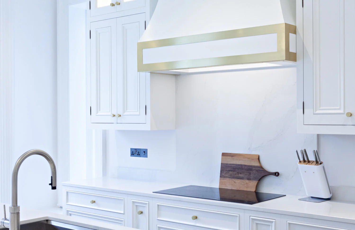 Lee-Reeve-Hand-Painted-White-Kitchen-00028.jpg