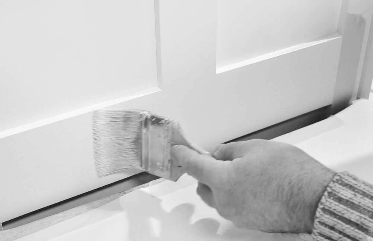 Hand-Painted Kitchens vs Spray-Painted Kitchens