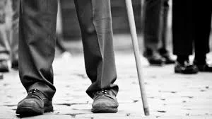 #833 Chi va con lo zoppo impara a zoppociare