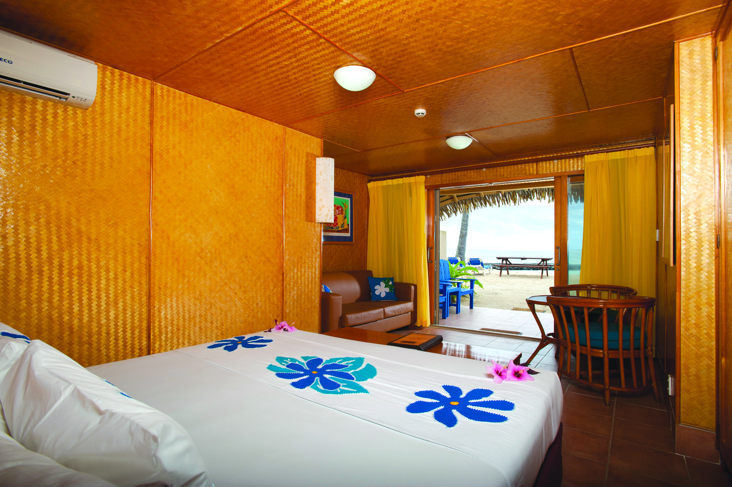 20_sr_beachfrontsuite.jpg