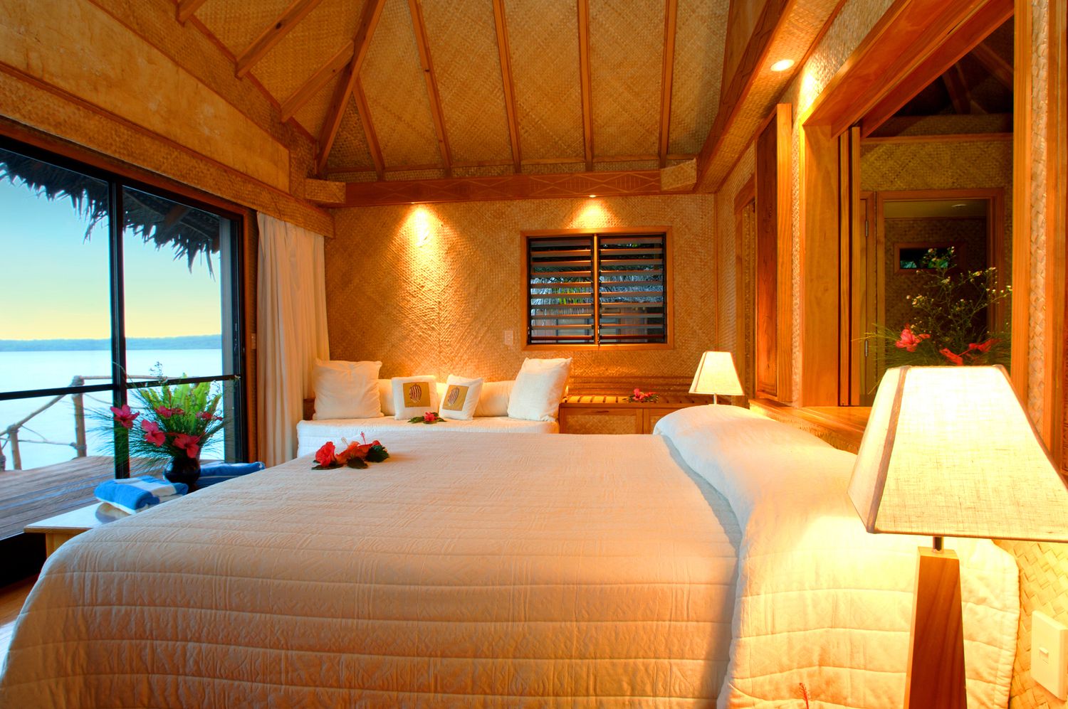aitutaki-overwater-bed.jpg