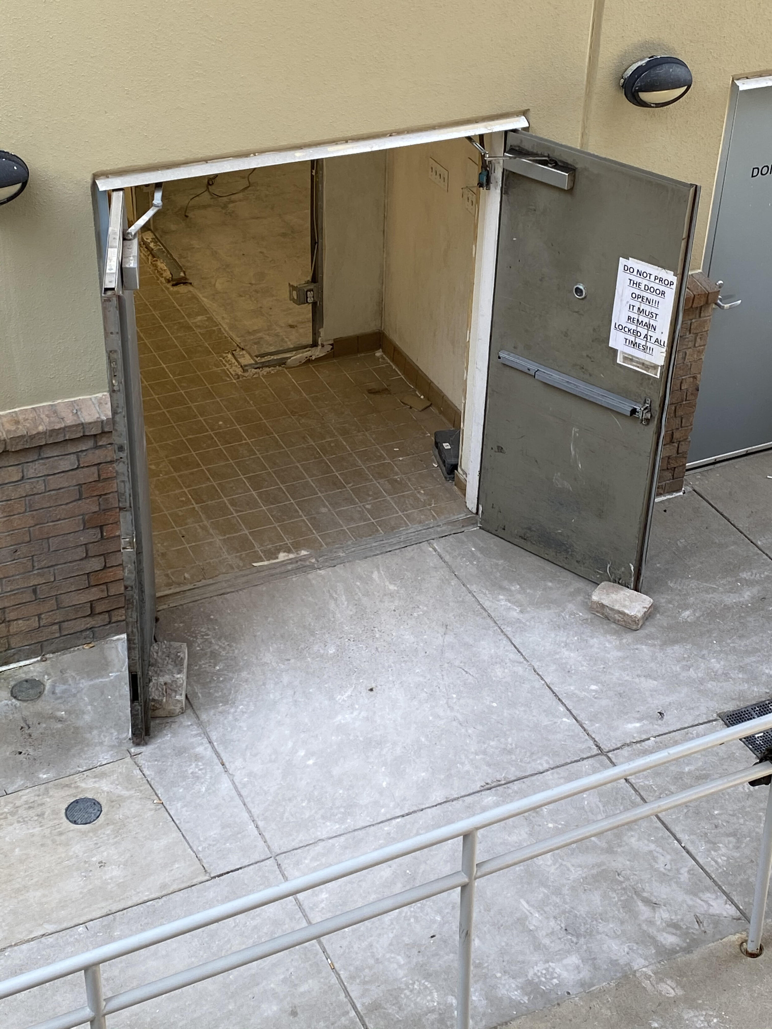 Do NOT prop the door open!!!