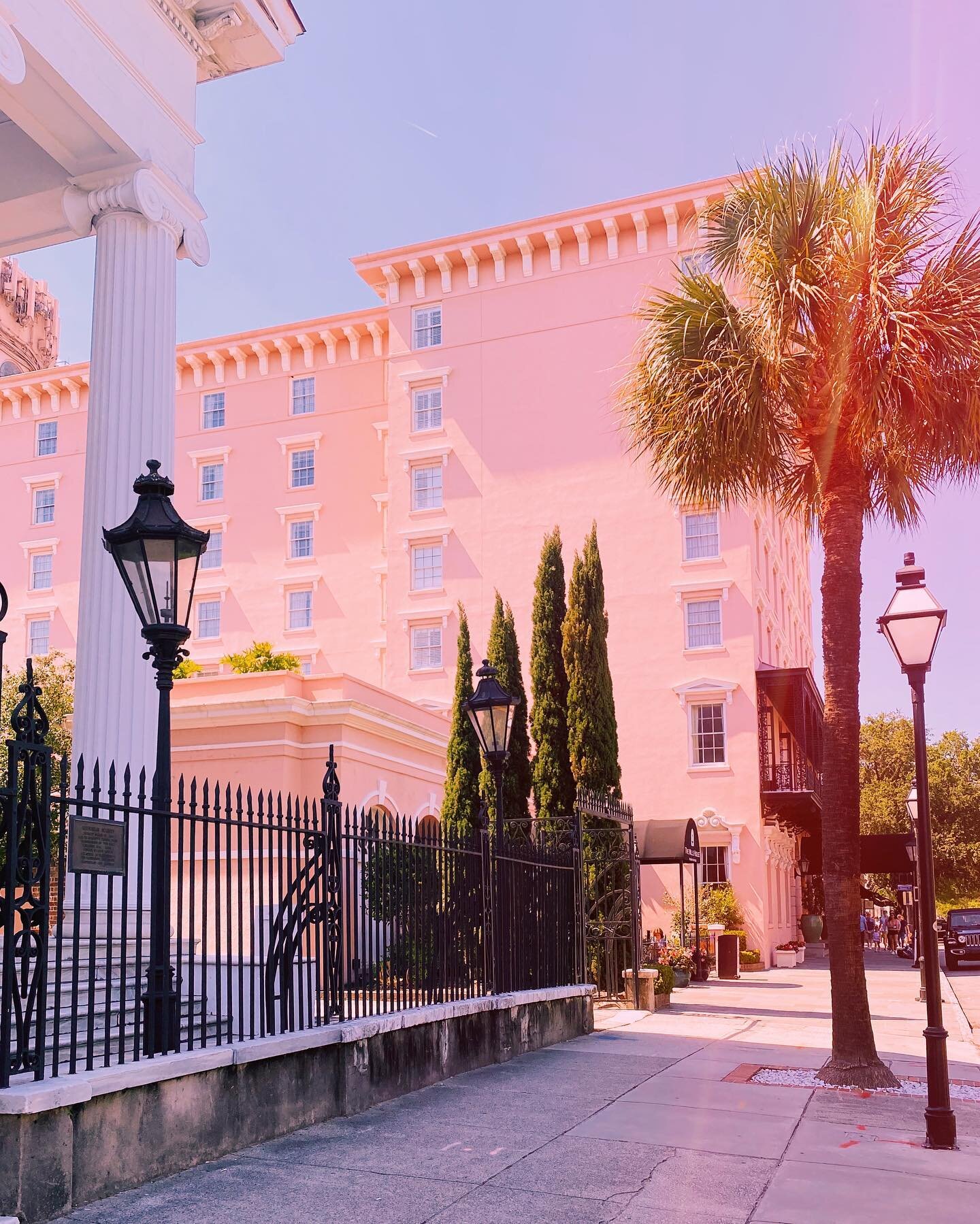 Our little pink hotel last night 🤍✨🌴 I hope everyone&rsquo;s having a great start to the week 😄 
.
.
.
.
.
#pinkhotel #charlestonsc #visitcharleston #cutehotel #palmtreelove #roadtrip #pinkaesthetic