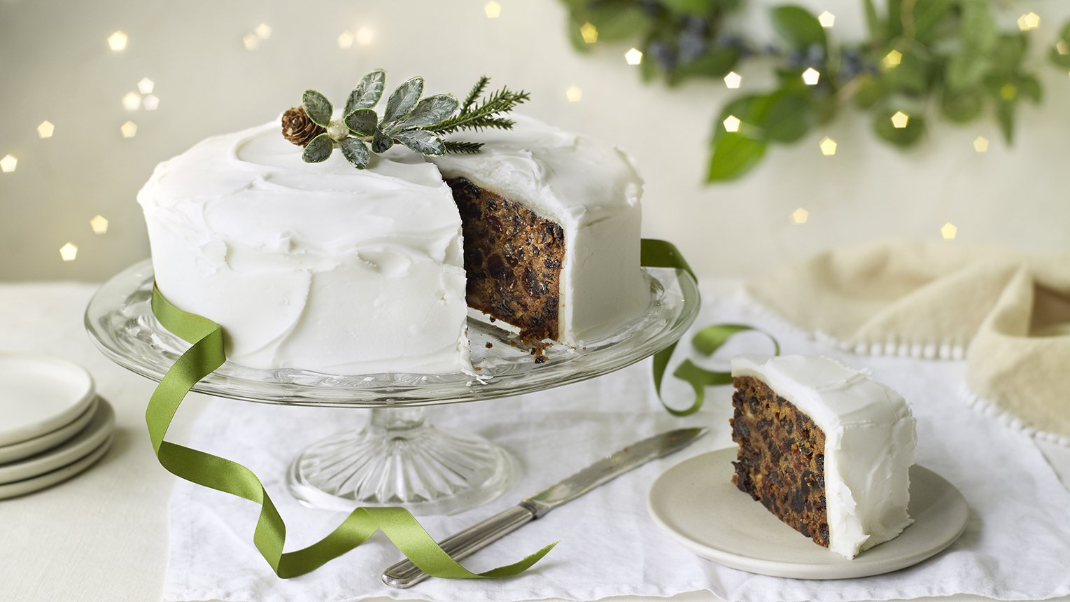 classic_christmas_cake_04076_16x9.jpg