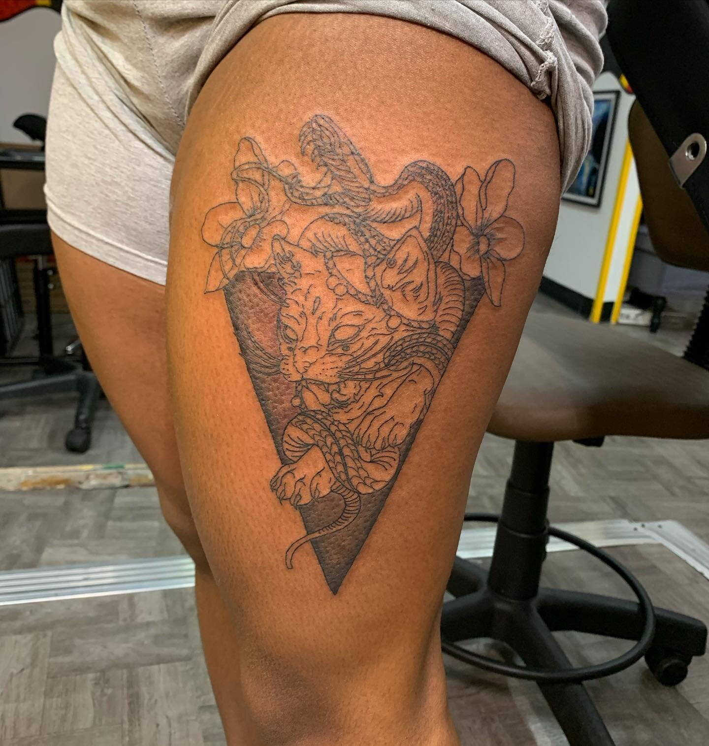 Big shout out to her for getting out of her comfort zone !!

Artist : @b_asianink 

📍 Skard4lyfeink Tattoo &amp; Supply
📍425 Bowdoin st Dorchester 

#Skard4LyfeInk #letsgetinky #bostontattooartist #bostontattoos  #bostontattooshop #dorchester #igin
