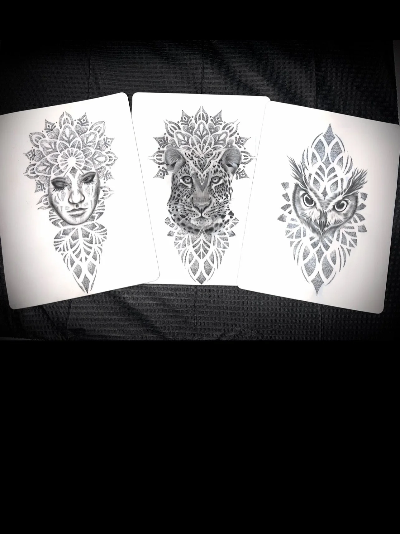 Mandalas que cobran vida en piel sint&eacute;tica ✨🖤 Las creaciones que m&aacute;s amo hacer ✍️🎨
.
.
.
#tattoo #tatuajes #gmesteyink #mandalas #tattooart