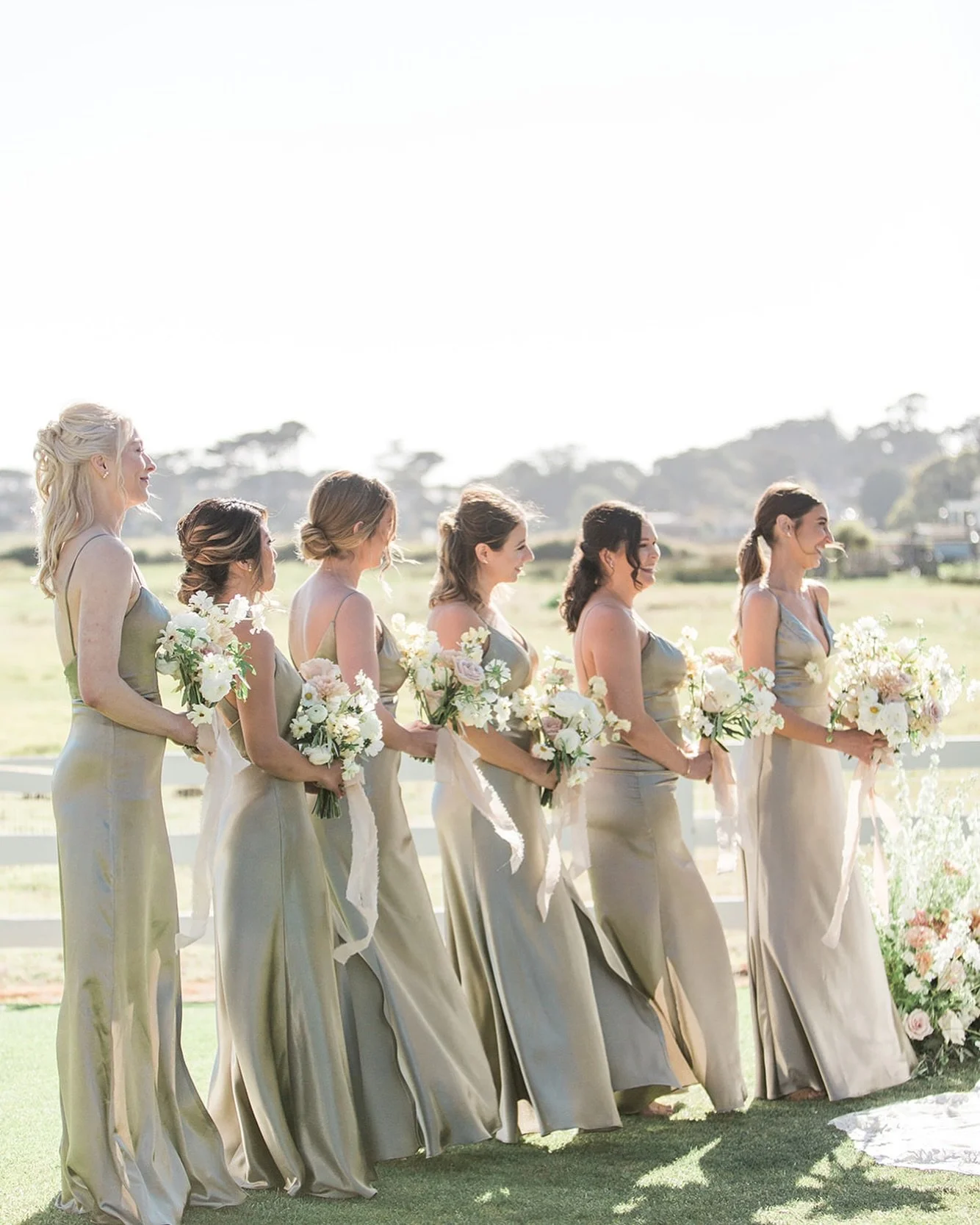 You simply can&rsquo;t go wrong with sage green dresses and whimsical garden flowers in neutral tones. It&rsquo;s timeless and beautiful! 

Venue: @eventsatmissionranch 
Photographer: @_lauradawn @_rachelbench 
Floral designer: @loveandflowersbyangie