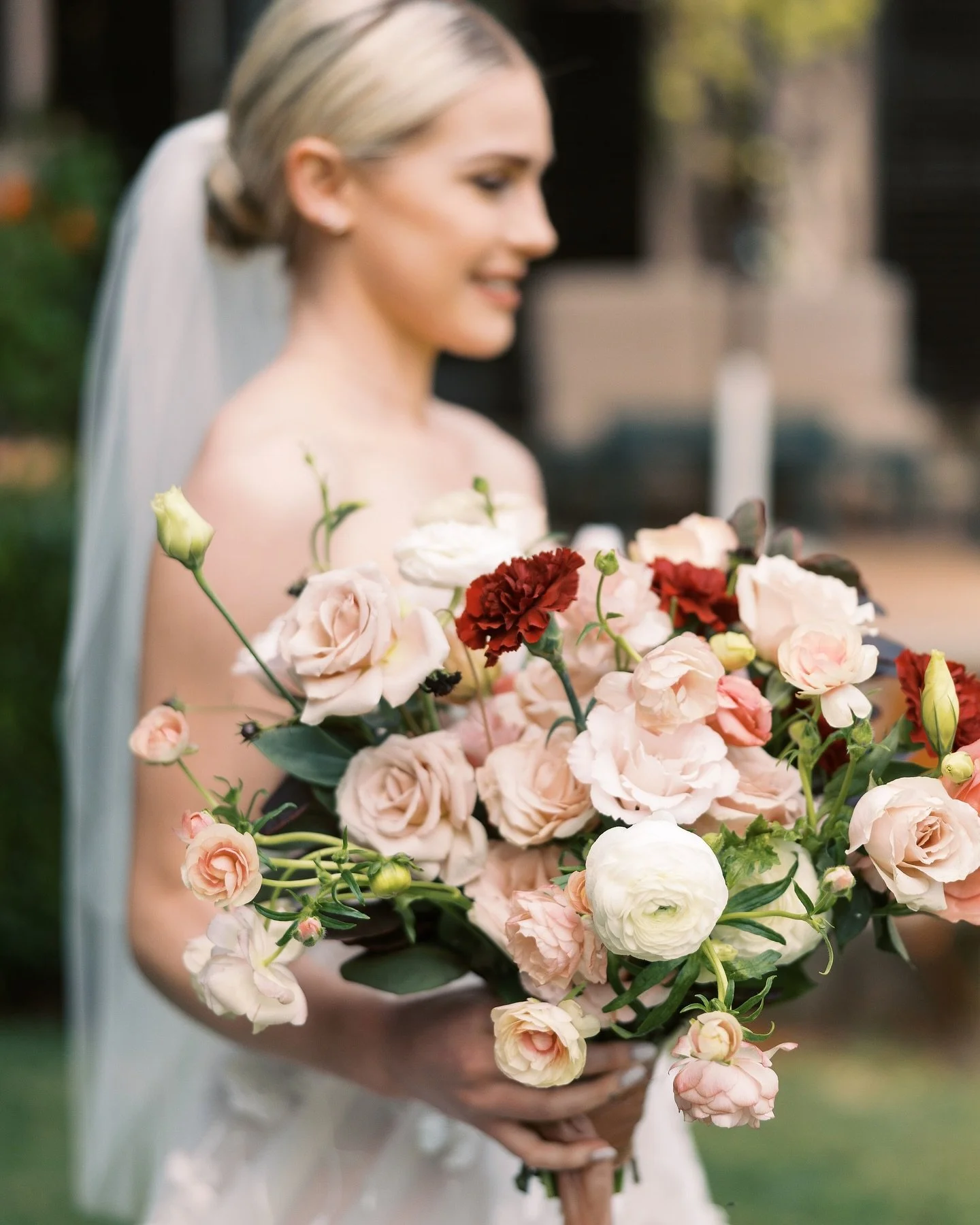I loved designing this bouquet for @styledbylinds_  The bride exudes timeless grace in her princess wedding gown. @stephencrawfordbooth really captured the essence and charm of this European inspired editorial in Carmel Valley.

Venue: @stonepineesta