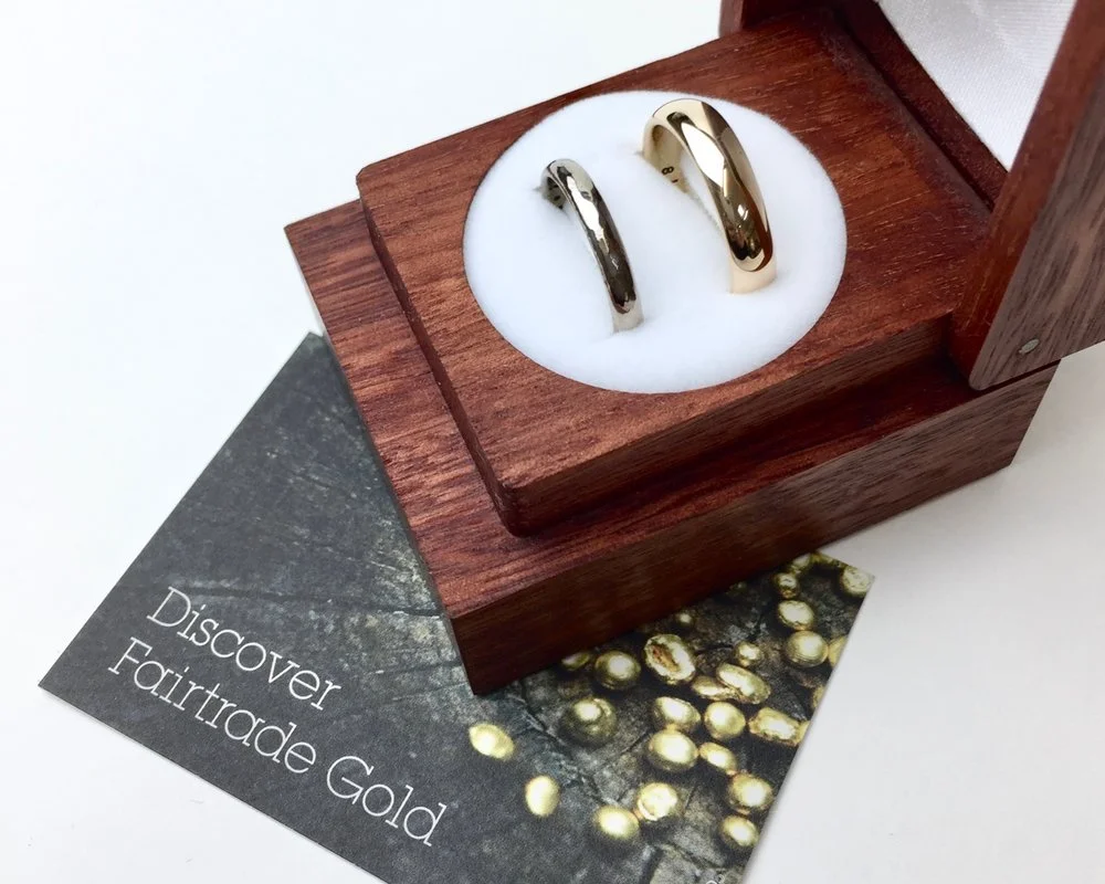 Smooth wedding rings in white and yellow gold