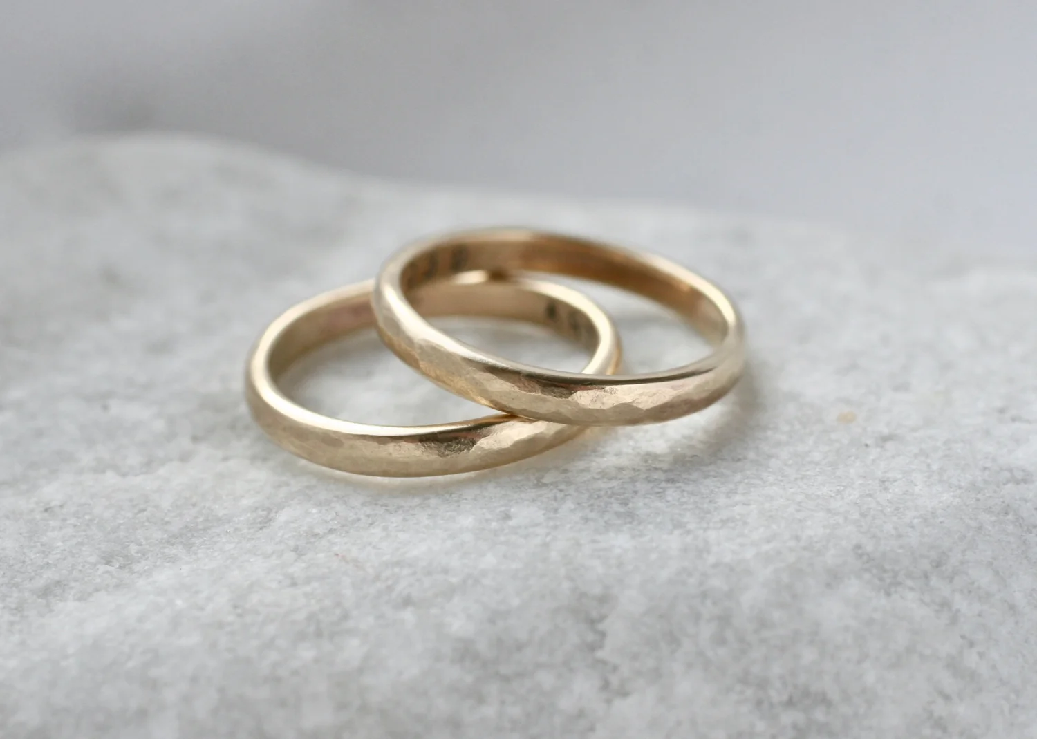 9ct yellow gold hammered bands (2.75mm)