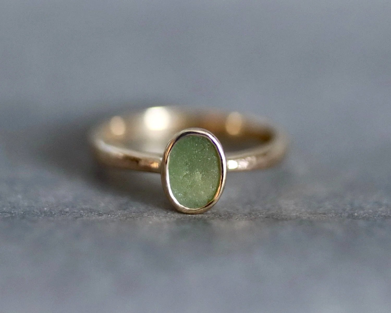 Loryn ring in yellow gold