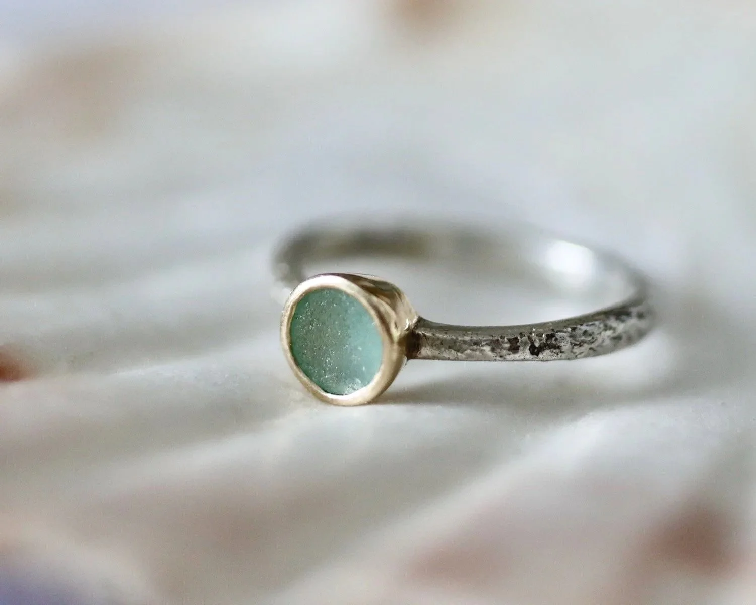Rosen with Oxidised Silver Band