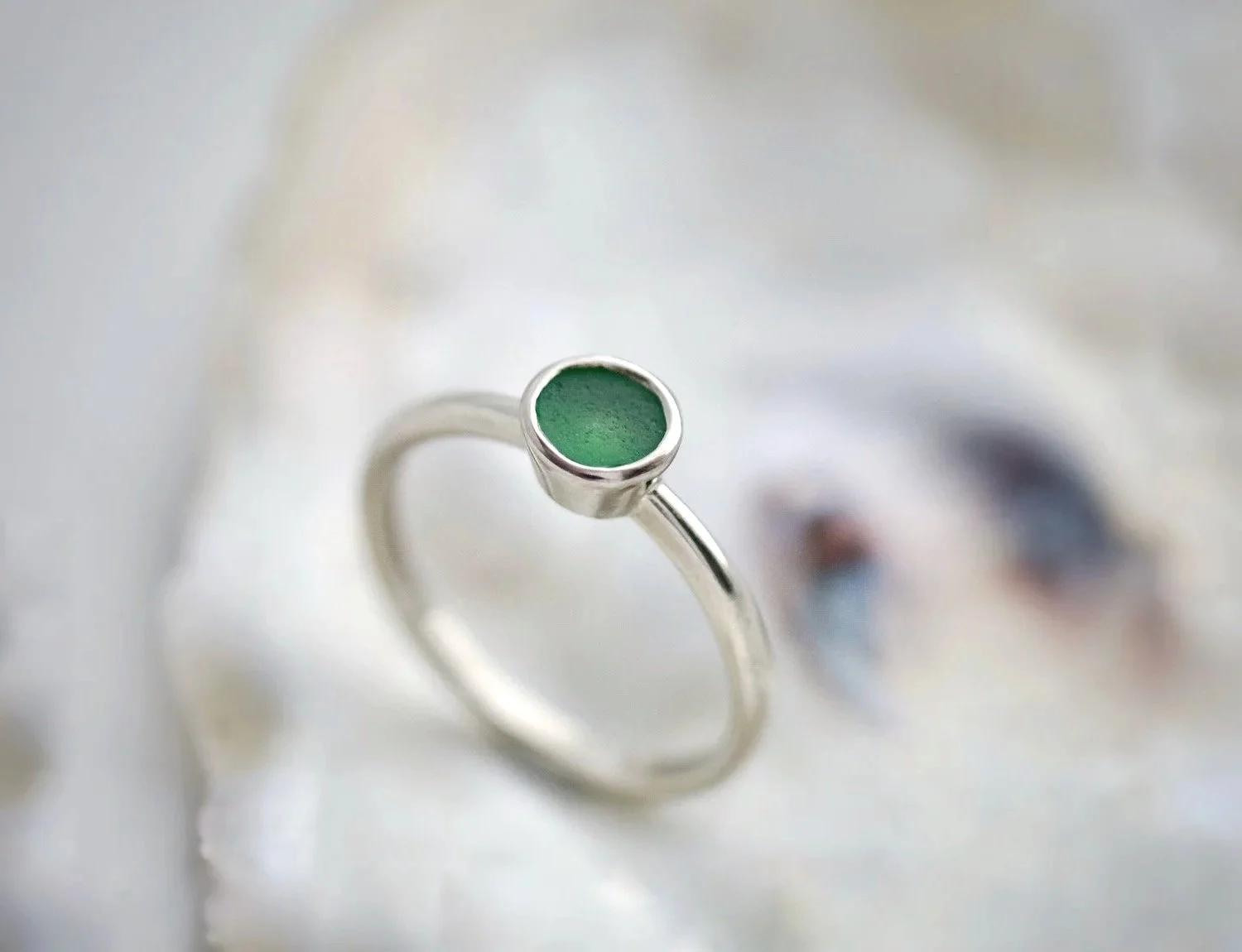 Rosen Sea Glass Solitaire in White Gold