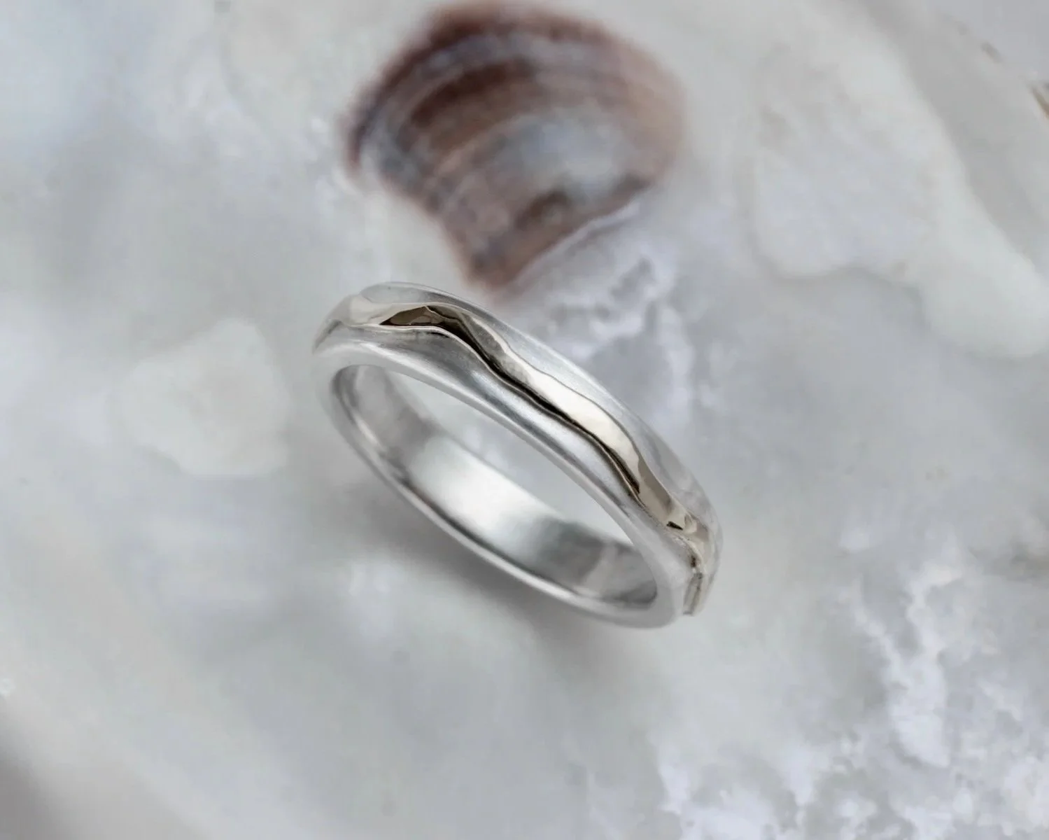 ESCALLS WEDDING RING (WHITE GOLD WAVE)