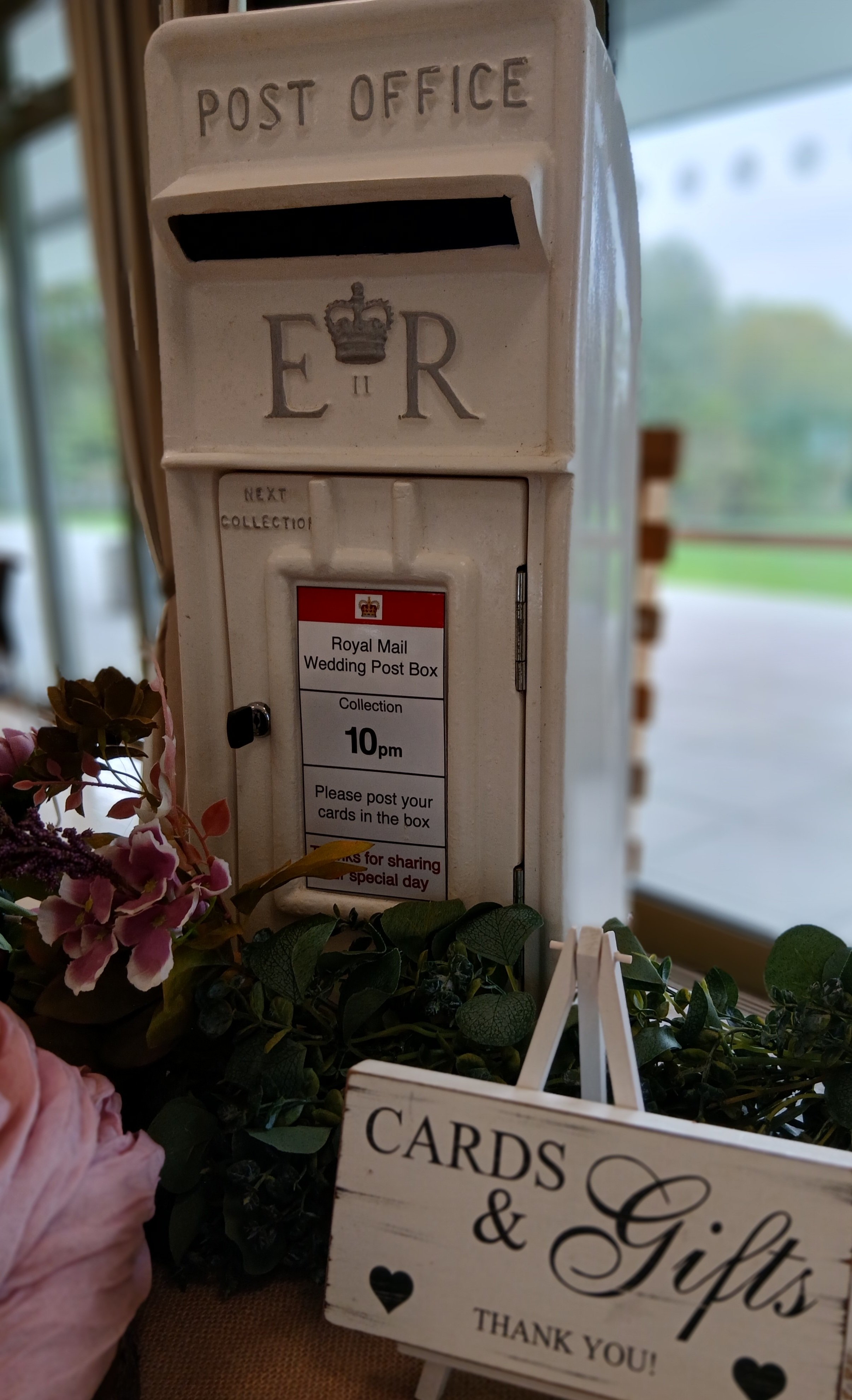 traditionalpostbox.jpg