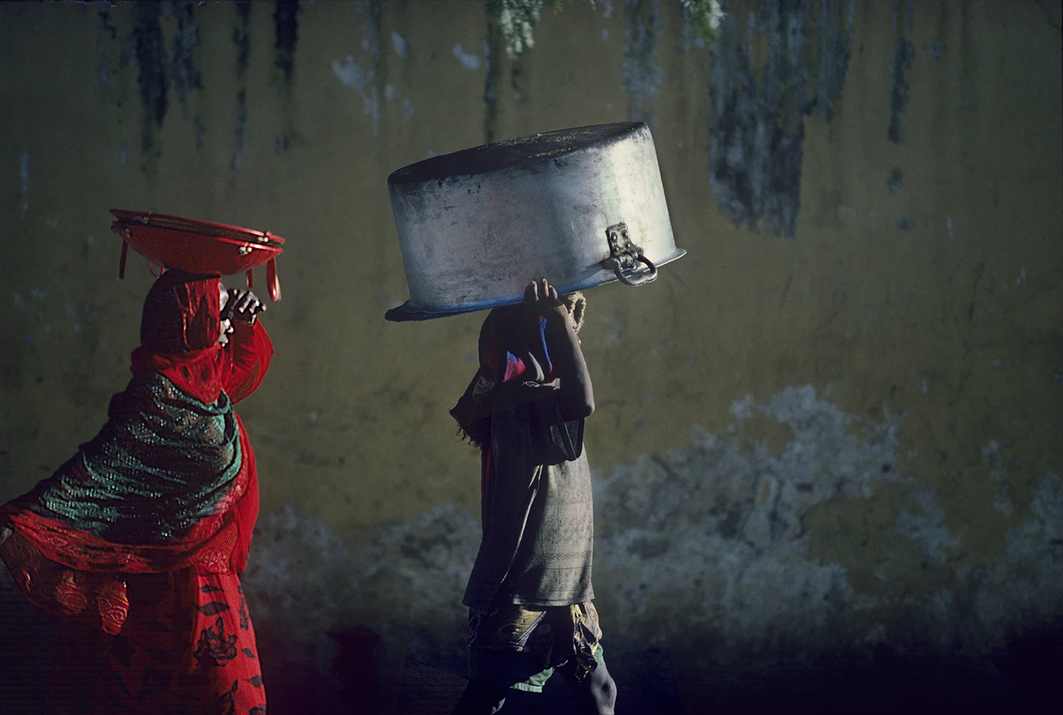 Carrying dishes, Ethiopia