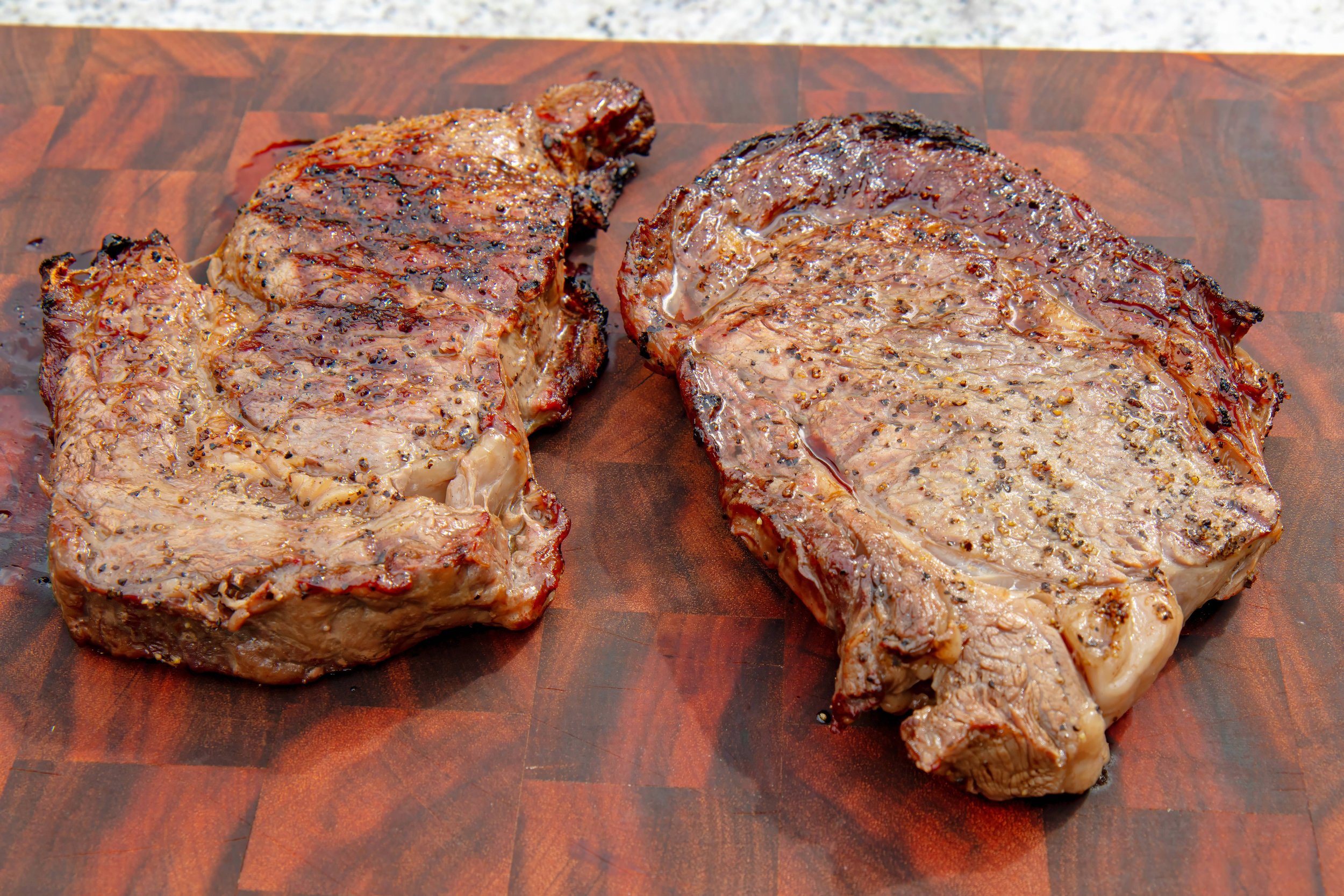 🥩 Grilling Dry-Aged Ribeye Steak in the Backyard – Aged to Perfection