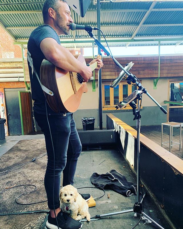 Paws and Pints @beerdeluxe_albury today.
🐶 🐾 🍺 
#lukedewing #alburywodongalivemusic #lukedewingmusic #lukedewingduo