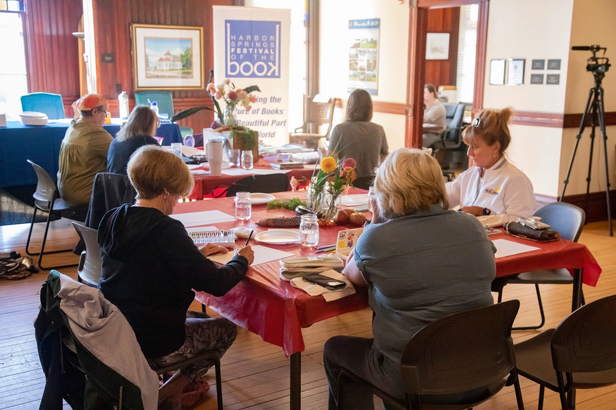 Our Bugs&rsquo; Eye View Painting Workshop with @briannehfarley was a great success. 
It was wonderful to see participants use a hands-on approach to practice layering wet and dry media, effectively building texture and adding movement and depth to t
