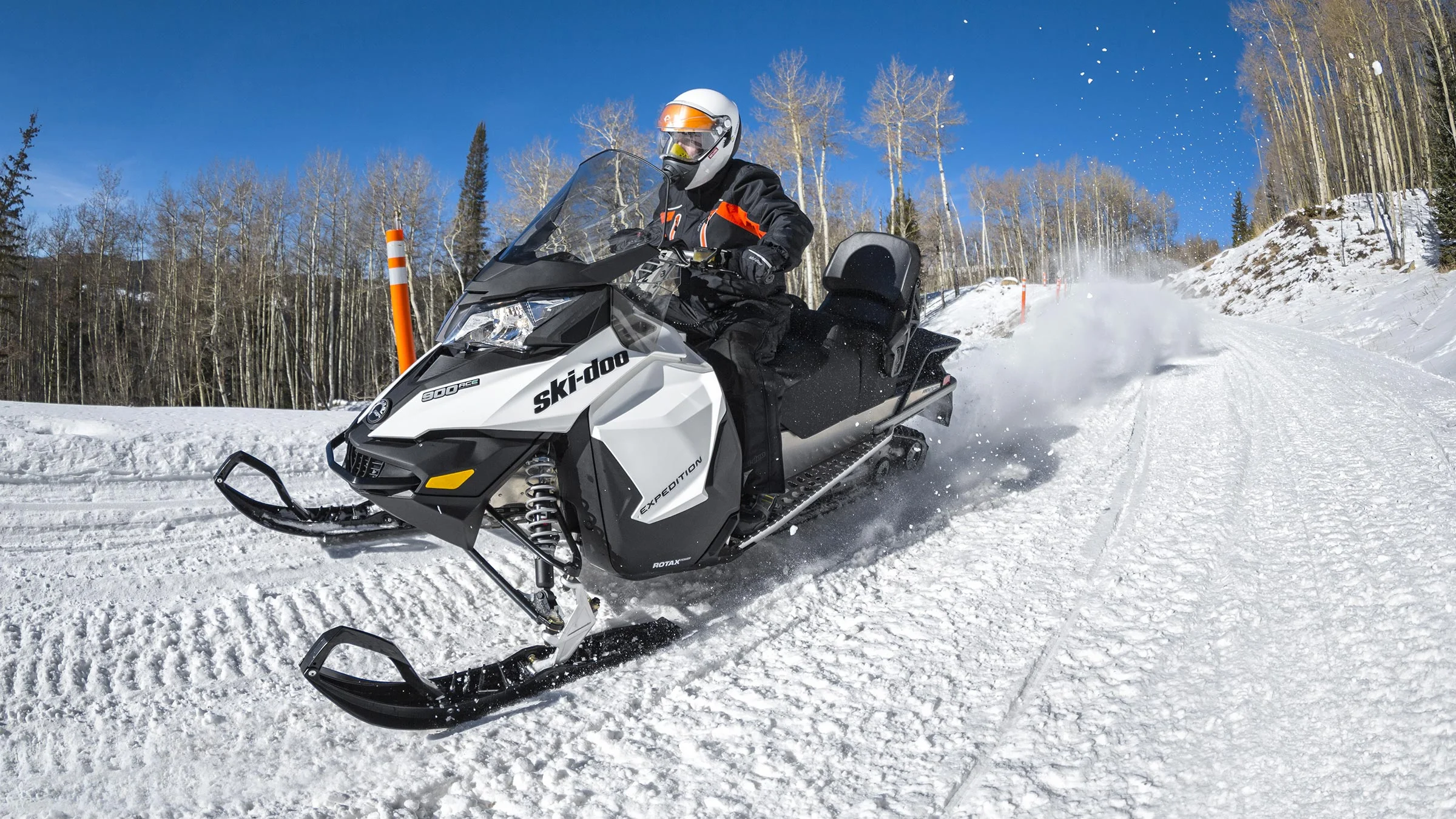 snowmobiling-l.jpg