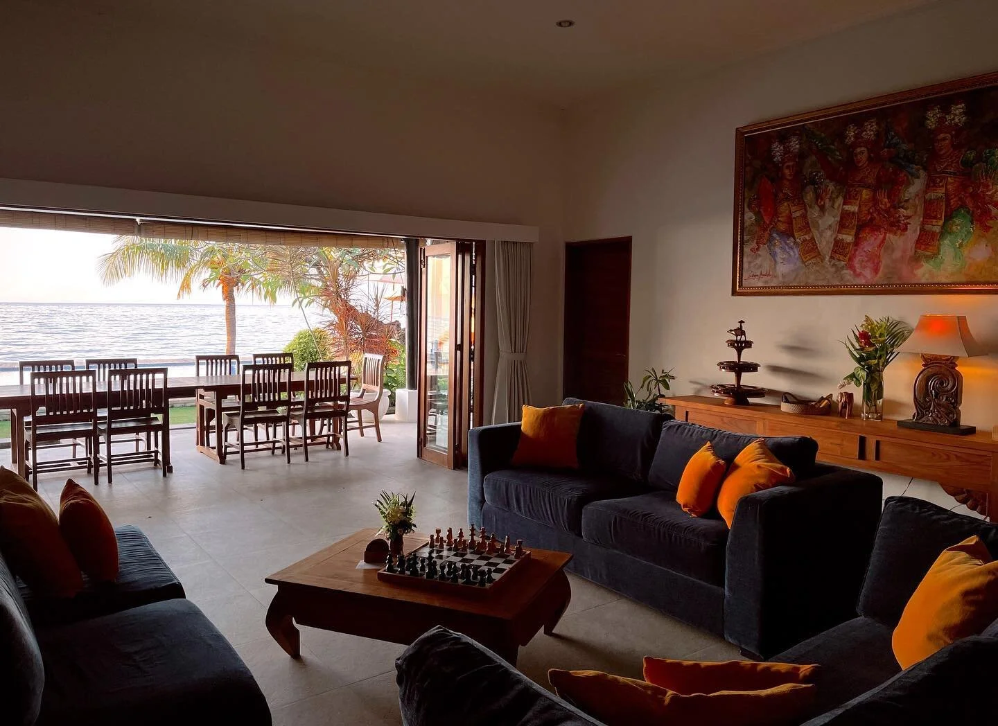 Where luxury meets tranquility 🌴 Step into our spacious haven at The Villas North Bali, where the living room seemlessly connects to an outdoor dining terrace, an infinity pool, and stretches of pristine beach. Plenty of room for your group of up to