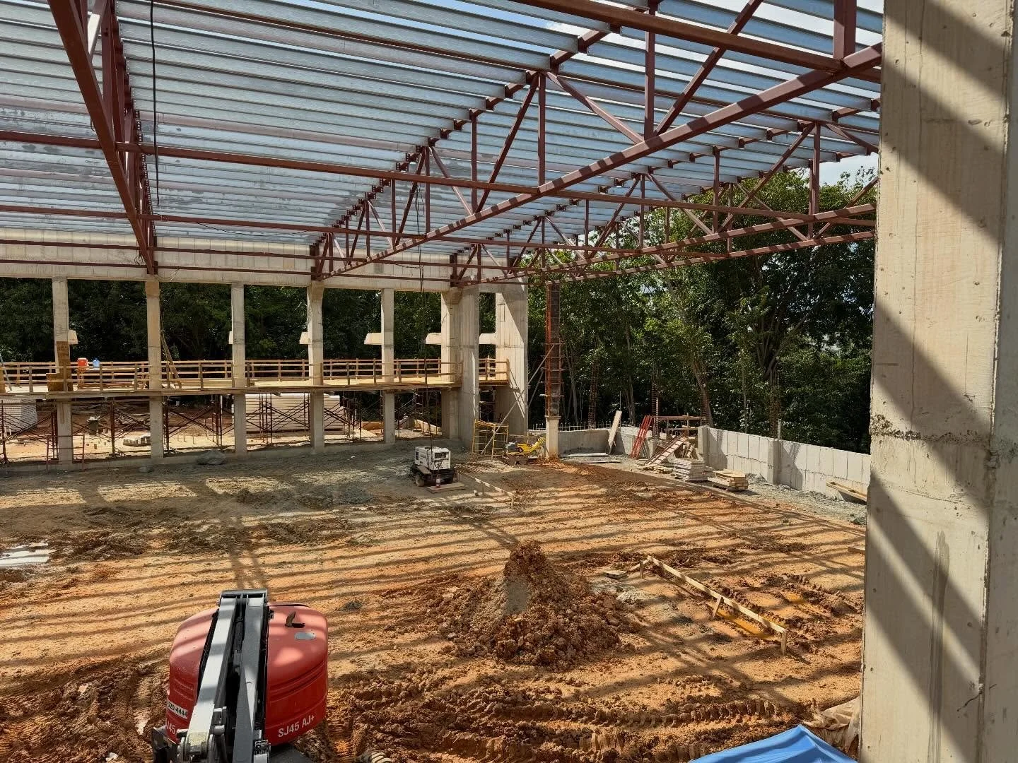 Roof steel structure is up and structural-concrete insulated panels install has begun.

@sustechsolutions