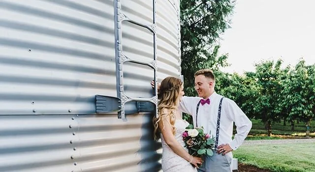 Mr. + Mrs. Payne 💘⠀⠀⠀⠀⠀⠀⠀⠀⠀⁣
⁣
Photography: @golden_bliss_photography ⁣ 
Coordination: @_kellyelynn ⁣
Catering: @lonestar_bbqcaterer 
Treats: @onanysundae 
MUAH: @beauty_by_kristen_nicholle ⁣ ⁣ ⁣
Florist: @rothsfloral ⁣
⠀⠀⠀⠀⠀⠀⠀⠀⁣
#thebarnpnw #marrie