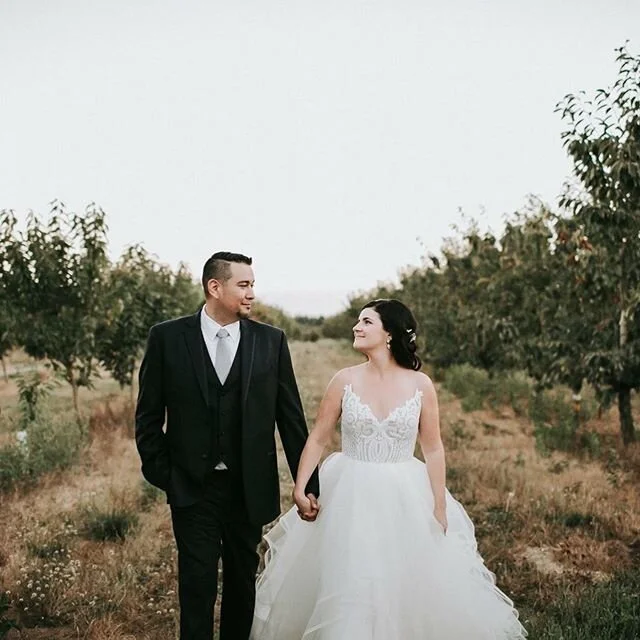 Hanna + Gabe&rsquo;s big day is up on the blog {link in bio}. We loved this wedding at The Barn!⠀⠀⠀⠀⠀⠀⠀⠀⠀⁣
⁣
Photography: @brittanyshardayphoto ⁣ ⁣
Catering: @as_you_wish_nw 
Treats: @thehungryhero 
Videographer: @nwcreatives ⁣ ⁣ ⁣⁣
⠀⠀⠀⠀⠀⠀⠀⠀⁣
#thebar