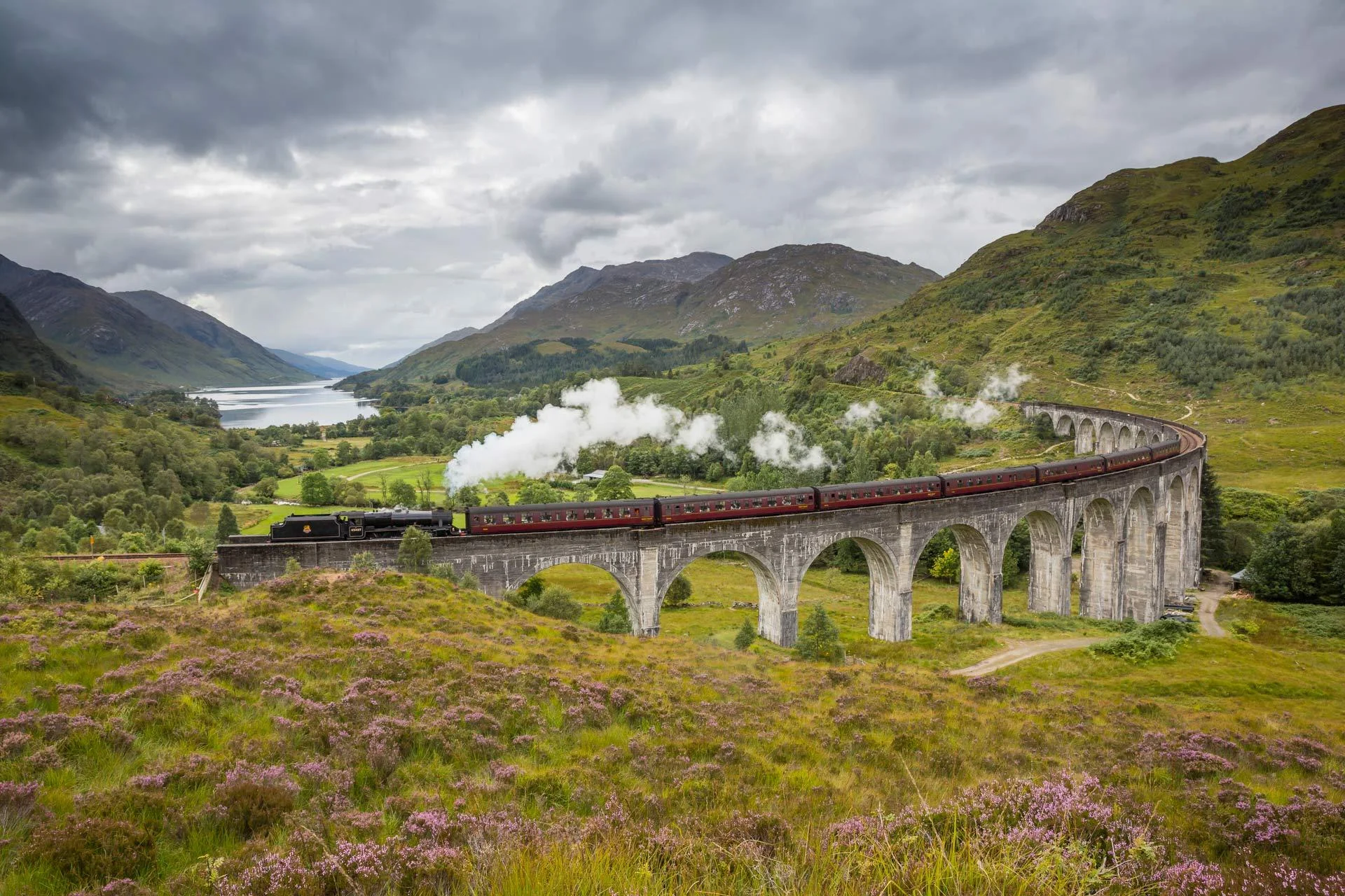 glenfinnan-viaduct-train.jpg