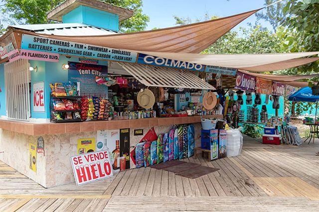 Our neighborhood by the beach 🏖️👙
.
.
.
.
.
#culebra #puertorico #flamecobeach #playaflamenco #playita #sunlife #saltlife #sunbathing #snorkling #fishing #boating #sunshine #discoverpuertorico #visitpuertorico #fabieloz @fabieloz #beachphotography 