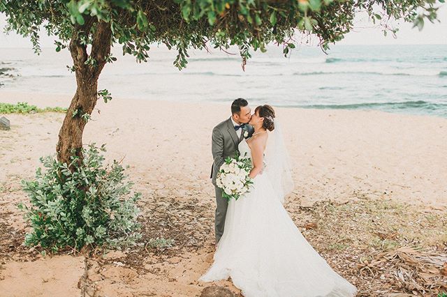 Took a short walk to find a little beach from the Hale Koa Estate. &bull;
&bull;
&bull;
#hawaiintimateweddings #hawaiiweddings #hawaiiintimateweddingcoordinator #hawaiiintimatewedding #hawaiielopement #hawaiielopements #hawaiielopementplanner #hawaii