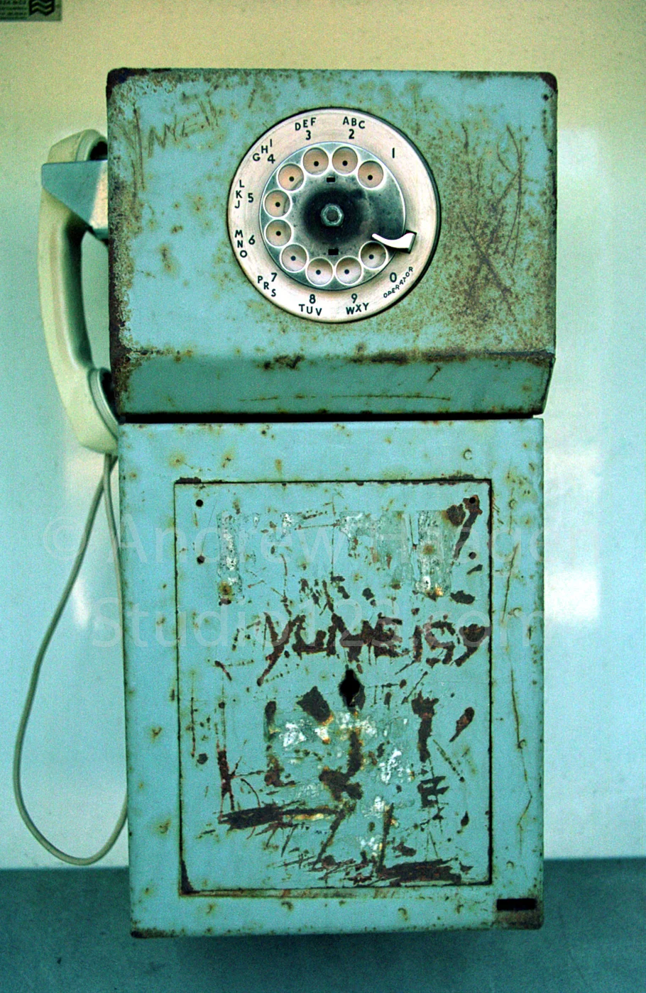 043-telephone.jpg