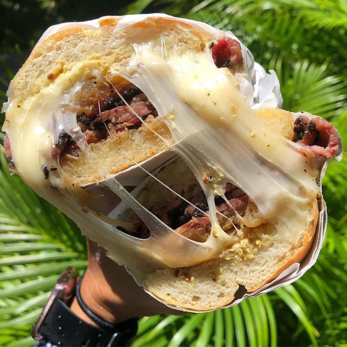 This pastrami. Straight 🔥 

#consumingmaui #lahaina #luckywelivemaui #westsidebagel #mauieats #yelphawaii
