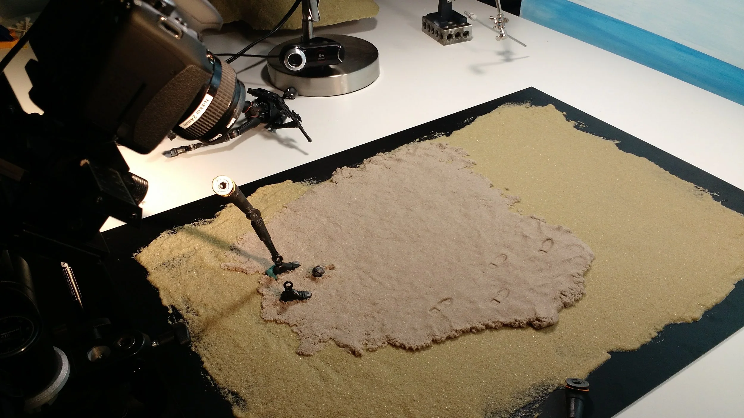The Point of view shot of the grenade rolling to k-2so's feet