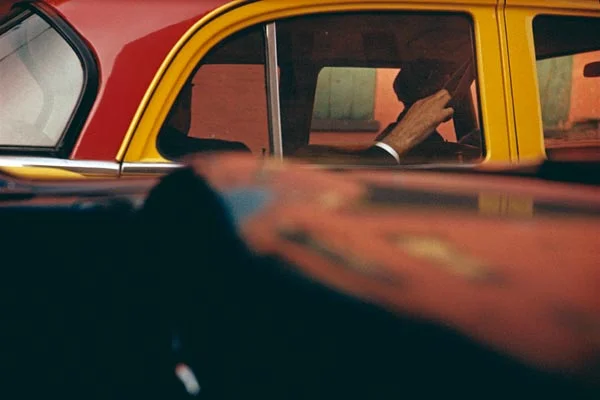 07_Saul-Leiter-l-Taxi-ca.-1957-.jpg